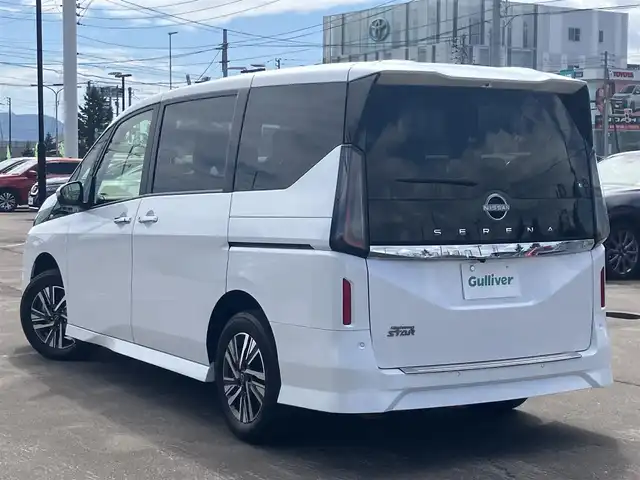 日産 セレナ ハイウェイスター V 道南・函館 2023(令5)年 3.3万km プリズムホワイト ・全周囲カメラ/・ドライブレコーダー/・ＥＴＣ/・アルパインオーディオディスプレイ/・シートヒーター/・パドルシフト/・両側パワースライドドア/・コーナーセンサー/・レーンキープアシスト/・クルーズコントロール