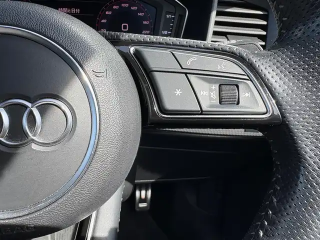 アウディ Ａ１ SB 35TFSI Sライン 石川県 2019(令1)年 4.8万km パール 衝突軽減ブレーキ/アダプティブクルーズコントロール/純正ナビ/バックカメラ/クリアランスソナー/LEDヘッドライト/純正17incAW/ワイヤレスチャージング/コントラストルーフ