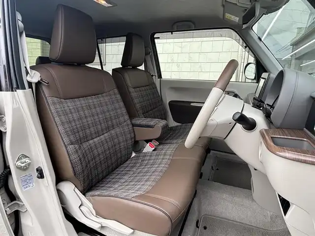 スズキ ラパン ＬＣ X 愛知県 2025(令7)年 0.3万km フォーンベージュメタリック/アーバンブラウン 2トーン SDナビ(ワンセグ/BT/USB/CD/AM/FM)/アラウンドビューモニター/バックカメラ/ETC/シートヒーター/ベンチシート/純正フロアマット/衝突被害軽減システム/ABS/横滑り防止装置/レーンキープアシスト/盗難防止装置/アイドリングストップ/オートライト/オートマチックハイビーム/電動格納式ミラー/コーナーセンサー/スペアキー/スマートキー/保証書/取扱説明書