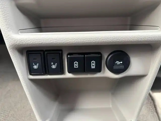 スズキ ラパン ＬＣ X 愛知県 2025(令7)年 0.3万km フォーンベージュメタリック/アーバンブラウン 2トーン SDナビ(ワンセグ/BT/USB/CD/AM/FM)/アラウンドビューモニター/バックカメラ/ETC/シートヒーター/ベンチシート/純正フロアマット/衝突被害軽減システム/ABS/横滑り防止装置/レーンキープアシスト/盗難防止装置/アイドリングストップ/オートライト/オートマチックハイビーム/電動格納式ミラー/コーナーセンサー/スペアキー/スマートキー/保証書/取扱説明書