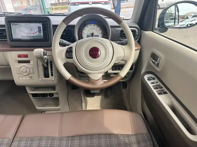 スズキ ラパン ＬＣ X 愛知県 2025(令7)年 0.3万km フォーンベージュメタリック/アーバンブラウン 2トーン SDナビ(ワンセグ/BT/USB/CD/AM/FM)/アラウンドビューモニター/バックカメラ/ETC/シートヒーター/ベンチシート/純正フロアマット/衝突被害軽減システム/ABS/横滑り防止装置/レーンキープアシスト/盗難防止装置/アイドリングストップ/オートライト/オートマチックハイビーム/電動格納式ミラー/コーナーセンサー/スペアキー/スマートキー/保証書/取扱説明書