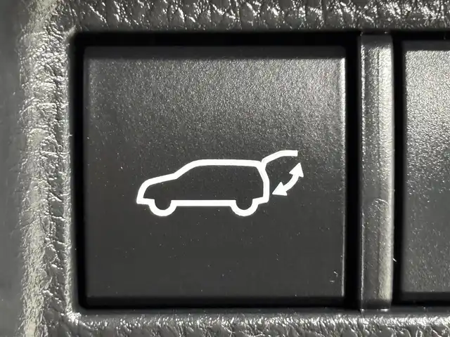 トヨタ ハリアー G 福岡県 2023(令5)年 2.8万km プレシャスブラックパール モデリスタエアロ　/純正１２．３型ＤＡ／フルセグＴＶ　/バックカメラ　/デジタルルームミラー　/ビルトインＥＴＣ２．０　/前方ドライブレコーダー　/トヨタセーフティセンス　/レーダークルーズコントロール　/コーナーセンサー　/衝突軽減ブレーキ　/レーンキープ　/ブラインドスポットモニター　/アクセル踏み間違い防止　/ハーフレザーシート　/パワーバックドア　/ＬＥＤヘッドライト