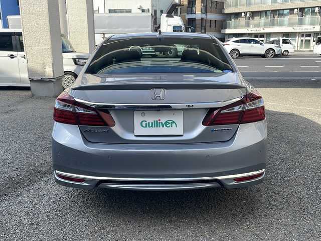 ホンダ アコード ハイブリッド EX 兵庫県 2017(平29)年 6.8万km ルナシルバーM ワンオーナー/純正ナビ　フルセグ、DVD、BT、AM、FM/バックカメラ/衝突被害軽減ブレーキ/コーナーセンサー/車線逸脱警報システム/横滑り防止/ビルトインETC/全席シートヒーター/パワーシート/ハーフレザー/クルーズコントロール/パドルシフト/ステアリングスイッチ/純正フロアマット/プッシュスタート/スマートキー×２