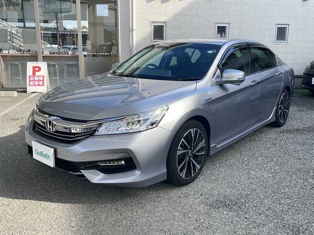 ホンダ アコード ハイブリッド EX 兵庫県 2017(平29)年 6.8万km ルナシルバーM ワンオーナー/純正ナビ　フルセグ、DVD、BT、AM、FM/バックカメラ/衝突被害軽減ブレーキ/コーナーセンサー/車線逸脱警報システム/横滑り防止/ビルトインETC/全席シートヒーター/パワーシート/ハーフレザー/クルーズコントロール/パドルシフト/ステアリングスイッチ/純正フロアマット/プッシュスタート/スマートキー×２