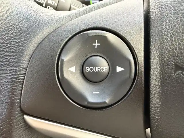 ホンダ フィット ハイブリット Lパッケージ 愛知県 2015(平27)年 2.2万km プレミアムホワイトパールⅡ 純正ナビ/バックカメラ/地デジTV/クルーズコントロール/横滑り防止装置/低速域衝突軽減ブレーキ/誤発進抑制機能/オートライト/LEDヘッドライト/ETC/モデューロ15インチアルミホイール/フロアマット/プッシュスタート/スマートキー/スペアキー