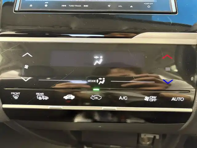 ホンダ フィット ハイブリット Lパッケージ 愛知県 2015(平27)年 2.2万km プレミアムホワイトパールⅡ 純正ナビ/バックカメラ/地デジTV/クルーズコントロール/横滑り防止装置/低速域衝突軽減ブレーキ/誤発進抑制機能/オートライト/LEDヘッドライト/ETC/モデューロ15インチアルミホイール/フロアマット/プッシュスタート/スマートキー/スペアキー