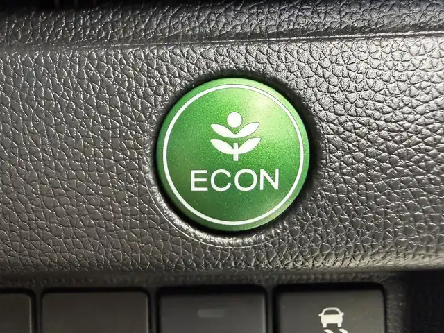 ホンダ フィット ハイブリット Lパッケージ 愛知県 2015(平27)年 2.2万km プレミアムホワイトパールⅡ 純正ナビ/バックカメラ/地デジTV/クルーズコントロール/横滑り防止装置/低速域衝突軽減ブレーキ/誤発進抑制機能/オートライト/LEDヘッドライト/ETC/モデューロ15インチアルミホイール/フロアマット/プッシュスタート/スマートキー/スペアキー