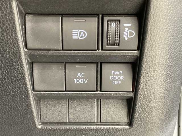 トヨタ ヴォクシー ハイブリッド S－Z 栃木県 2023(令5)年 3.9万km アティチュードブラックマイカ 純正ディスプレイオーディオナビ/(フルセグTV・Bluetooth)/パノラミックビューモニター/バックカメラ/トヨタセーフティセンス/ ・プリクラッシュセーフティ/ ・レーンキープアシスト/ ・アダプティブクルーズコントロール/ ・オートハイビーム/前後コーナーセンサー/パーキングアシスト/AC100V電源/両側パワースライドドア/黒革調シートカバー/前席シートヒーター/LEDヘッドライト/オートライト/純正アルミホイール/社外フロアマット/スマートキー