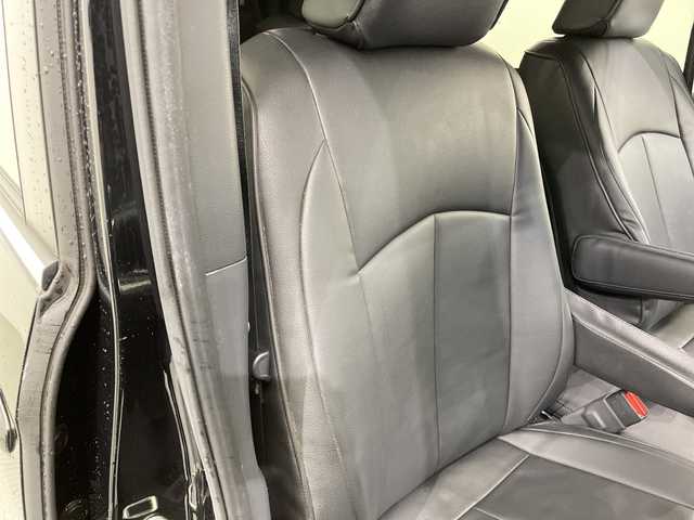 トヨタ ヴォクシー ハイブリッド S－Z 栃木県 2023(令5)年 3.9万km アティチュードブラックマイカ 純正ディスプレイオーディオナビ/(フルセグTV・Bluetooth)/パノラミックビューモニター/バックカメラ/トヨタセーフティセンス/ ・プリクラッシュセーフティ/ ・レーンキープアシスト/ ・アダプティブクルーズコントロール/ ・オートハイビーム/前後コーナーセンサー/パーキングアシスト/AC100V電源/両側パワースライドドア/黒革調シートカバー/前席シートヒーター/LEDヘッドライト/オートライト/純正アルミホイール/社外フロアマット/スマートキー