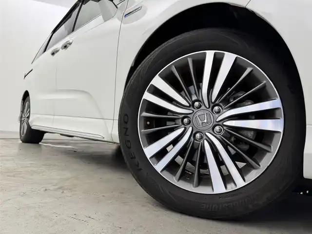 ホンダ オデッセイ ハイブリッド アブソルート・EXホンダセンジング 福岡県 2018(平30)年 4.9万km プラチナホワイトパール 純正ナビ（フルセグTV）/全方位カメラ　/後席モニター　/ビルトインＥＴＣ２．０　/前後ドライブレコーダー　/ホンダセンシング　/アダプティブクルーズコントロール　/コーナーセンサー　/衝突被害軽減ブレーキ　/レーンキープ　/ＢＳＭ　/パーキングアシスト　/先行車発進お知らせ　/標識認識機能　/両側電動スライドドア　/ハーフレザーシート　/シートヒーター