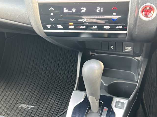 ホンダ フィット 13G L ホンダセンシング 岐阜県 2018(平30)年 11.3万km ルージュアメジストM ワンオーナー/純正ディーラーナビVXM-185VFi/・フルセグTV/CD/DVD/BT/FM/AM/Gathersドライブレコーダー/ETC/衝突軽減ブレーキ〈CMBS〉/誤発進抑制機能/歩行者事故低減ステアリング/路外逸脱抑制機能/ACC〈アダプティブ・クルーズ・コントロール〉/LKAS〈車線維持支援システム〉/先行車発進お知らせ機能/標識認識機能/純正フロアマット/ステアリングスイッチ/ドアバイザー/プッシュスタート/スマートキースペア