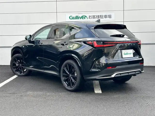 レクサス ＮＸ 350h Fスポーツ 長崎県 2025(令7)年 0.3万km グラファイトブラックガラスフレーク ワンオーナー/純正14インチナビ/(BT/フルセグ)/全方位カメラ/衝突軽減ブレーキ/レーンアシスト/ブラインドスポットモニター/コーナーセンサー/レーダークルーズ/ETC2.0/パドルシフト/パワーバックドア/赤レザーシート/パワーシート/シートヒーター/エアシート/ハンドルヒーター/ハンドル電動チルト/ドライブレコーダー/純正20インチAW/USB/Cタイプ