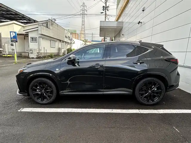 レクサス ＮＸ 350h Fスポーツ 長崎県 2025(令7)年 0.3万km グラファイトブラックガラスフレーク ワンオーナー/純正14インチナビ/(BT/フルセグ)/全方位カメラ/衝突軽減ブレーキ/レーンアシスト/ブラインドスポットモニター/コーナーセンサー/レーダークルーズ/ETC2.0/パドルシフト/パワーバックドア/赤レザーシート/パワーシート/シートヒーター/エアシート/ハンドルヒーター/ハンドル電動チルト/ドライブレコーダー/純正20インチAW/USB/Cタイプ