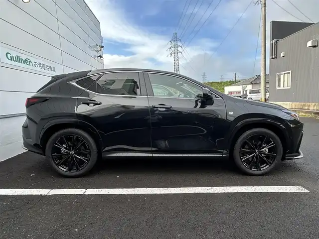 レクサス ＮＸ 350h Fスポーツ 長崎県 2025(令7)年 0.3万km グラファイトブラックガラスフレーク ワンオーナー/純正14インチナビ/(BT/フルセグ)/全方位カメラ/衝突軽減ブレーキ/レーンアシスト/ブラインドスポットモニター/コーナーセンサー/レーダークルーズ/ETC2.0/パドルシフト/パワーバックドア/赤レザーシート/パワーシート/シートヒーター/エアシート/ハンドルヒーター/ハンドル電動チルト/ドライブレコーダー/純正20インチAW/USB/Cタイプ