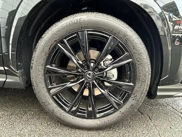 レクサス ＮＸ 350h Fスポーツ 長崎県 2025(令7)年 0.3万km グラファイトブラックガラスフレーク ワンオーナー/純正14インチナビ/(BT/フルセグ)/全方位カメラ/衝突軽減ブレーキ/レーンアシスト/ブラインドスポットモニター/コーナーセンサー/レーダークルーズ/ETC2.0/パドルシフト/パワーバックドア/赤レザーシート/パワーシート/シートヒーター/エアシート/ハンドルヒーター/ハンドル電動チルト/ドライブレコーダー/純正20インチAW/USB/Cタイプ
