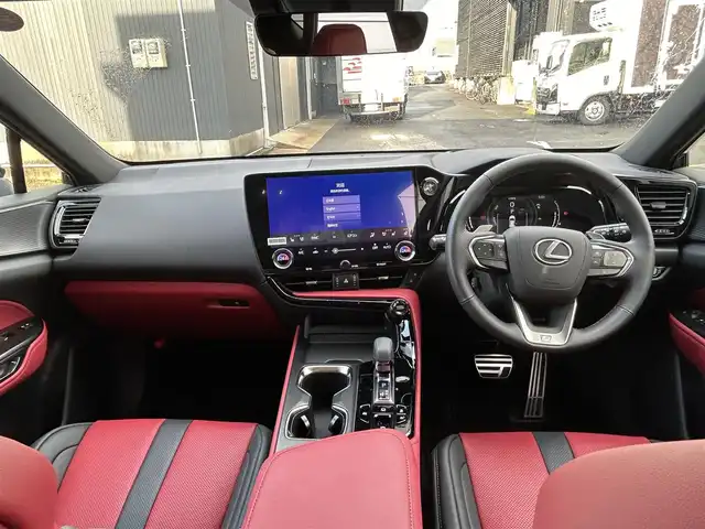 レクサス ＮＸ 350h Fスポーツ 長崎県 2025(令7)年 0.3万km グラファイトブラックガラスフレーク ワンオーナー/純正14インチナビ/(BT/フルセグ)/全方位カメラ/衝突軽減ブレーキ/レーンアシスト/ブラインドスポットモニター/コーナーセンサー/レーダークルーズ/ETC2.0/パドルシフト/パワーバックドア/赤レザーシート/パワーシート/シートヒーター/エアシート/ハンドルヒーター/ハンドル電動チルト/ドライブレコーダー/純正20インチAW/USB/Cタイプ