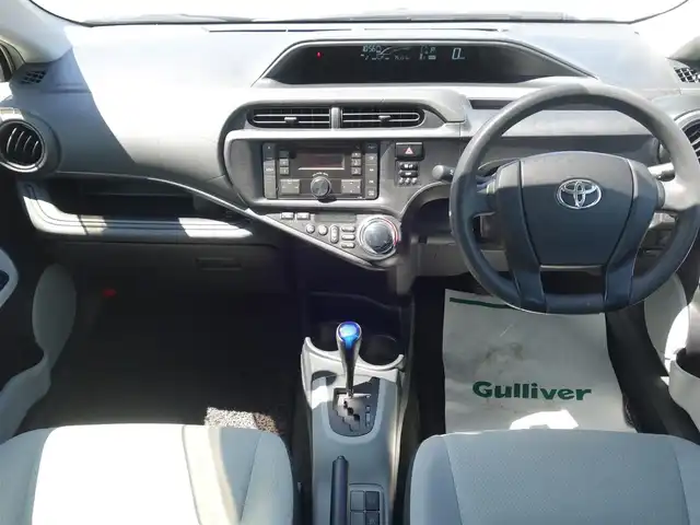 トヨタ アクア L 山形県 2015(平27)年 7.6万km シルバーM 純正カーオーディオ (CP-W64)/　　【CD USB AUX AM/FM】/ドライブレコーダー/アイドリングストップ/横滑り防止装置/電動格納ウィンカーミラー/純正フロアマット/ドアバイザ―/AAC/リモコンキー/ETC