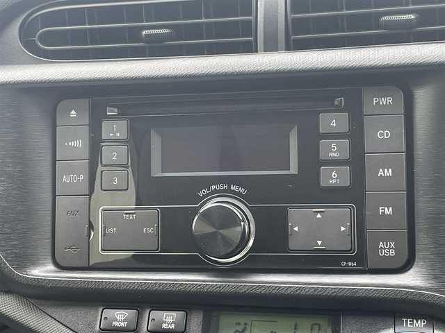トヨタ アクア L 山形県 2015(平27)年 7.6万km シルバーM 純正カーオーディオ (CP-W64)/　　CD USB AUX AM/FM/ドライブレコーダー/アイドリングストップ/横滑り防止装置/電動格納ウィンカーミラー/純正フロアマット/ドアバイザ―/AAC/リモコンキー/ETC