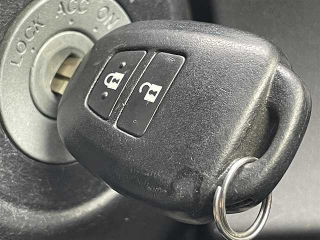 トヨタ アクア L 山形県 2015(平27)年 7.6万km シルバーM 純正カーオーディオ (CP-W64)/　　CD USB AUX AM/FM/ドライブレコーダー/アイドリングストップ/横滑り防止装置/電動格納ウィンカーミラー/純正フロアマット/ドアバイザ―/AAC/リモコンキー/ETC