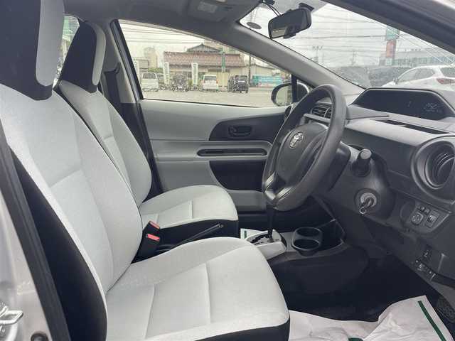 トヨタ アクア L 山形県 2015(平27)年 7.6万km シルバーM 純正カーオーディオ (CP-W64)/　　CD USB AUX AM/FM/ドライブレコーダー/アイドリングストップ/横滑り防止装置/電動格納ウィンカーミラー/純正フロアマット/ドアバイザ―/AAC/リモコンキー/ETC