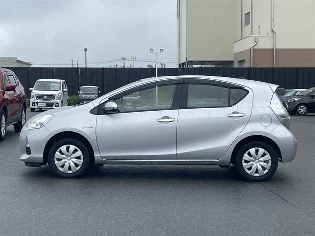 トヨタ アクア L 山形県 2015(平27)年 7.6万km シルバーM 純正カーオーディオ (CP-W64)/　　CD USB AUX AM/FM/ドライブレコーダー/アイドリングストップ/横滑り防止装置/電動格納ウィンカーミラー/純正フロアマット/ドアバイザ―/AAC/リモコンキー/ETC