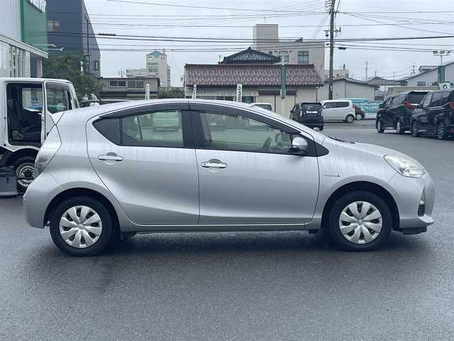 トヨタ アクア L 山形県 2015(平27)年 7.6万km シルバーM 純正カーオーディオ (CP-W64)/　　CD USB AUX AM/FM/ドライブレコーダー/アイドリングストップ/横滑り防止装置/電動格納ウィンカーミラー/純正フロアマット/ドアバイザ―/AAC/リモコンキー/ETC