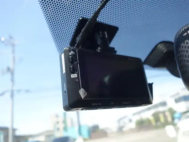 トヨタ アクア L 山形県 2015(平27)年 7.6万km シルバーM 純正カーオーディオ (CP-W64)/　　【CD USB AUX AM/FM】/ドライブレコーダー/アイドリングストップ/横滑り防止装置/電動格納ウィンカーミラー/純正フロアマット/ドアバイザ―/AAC/リモコンキー/ETC