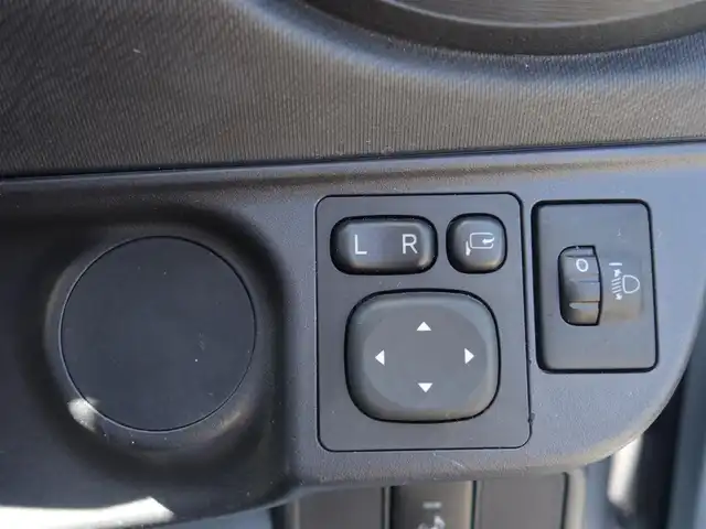 トヨタ アクア L 山形県 2015(平27)年 7.6万km シルバーM 純正カーオーディオ (CP-W64)/　　【CD USB AUX AM/FM】/ドライブレコーダー/アイドリングストップ/横滑り防止装置/電動格納ウィンカーミラー/純正フロアマット/ドアバイザ―/AAC/リモコンキー/ETC