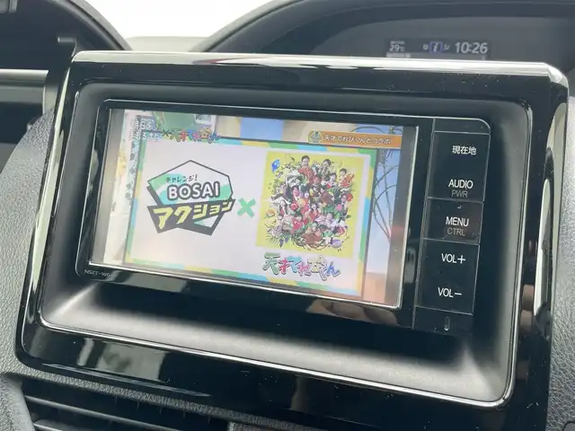 トヨタ ヴォクシー ハイブリッド X 千葉県 2014(平26)年 13.4万km ホワイトパールクリスタルシャイン (株)IDOMが運営する【じしゃロン八千代店】の自社ローン対象車両になります。こちらは現金またはオートローンご利用時の価格です。自社ローンご希望の方は別途その旨お申付け下さい/純正ナビ（NSZT-W64）/・フルセグテレビ/・Bluetooth接続/バックカメラ/片側パワースライドドア/LEDヘッドライト/ステアリングリモコン/プッシュスタート/スマートキー/スペアキー/純正アルミホイール/純正フロアマット