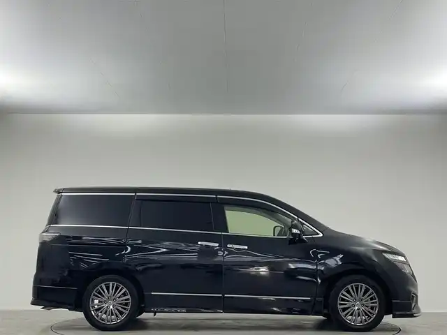 日産 エルグランド 250HWS S アーバンクロム 埼玉県 2020(令2)年 5.4万km 黒 サンルーフ　純正１０型ナビ　フルセグＴＶ　Ｂｌｕｅｔｏｏｔｈ　Ｂｌｕ－ｒａｙ　純正１１型後席モニター　両側電動　全方位　オットマン　ブラウンハーフレザーシート　電動リアゲート　ドラレコ　ＢＳＭ