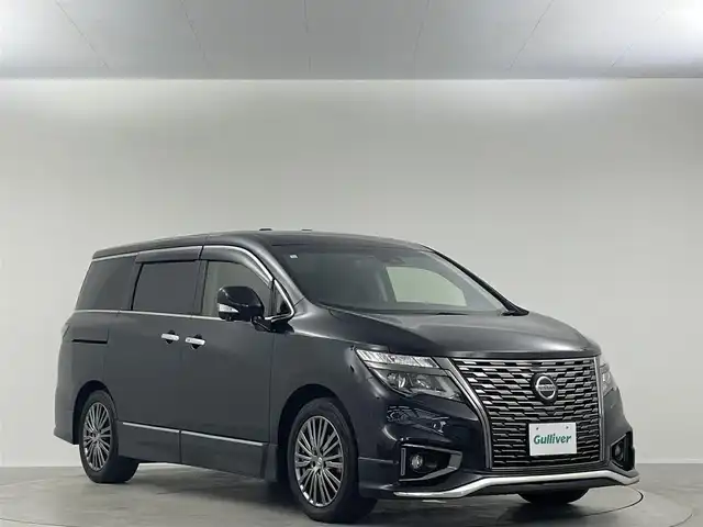 日産 エルグランド 250HWS S アーバンクロム 埼玉県 2020(令2)年 5.4万km 黒 サンルーフ　純正１０型ナビ　フルセグＴＶ　Ｂｌｕｅｔｏｏｔｈ　Ｂｌｕ－ｒａｙ　純正１１型後席モニター　両側電動　全方位　オットマン　ブラウンハーフレザーシート　電動リアゲート　ドラレコ　ＢＳＭ