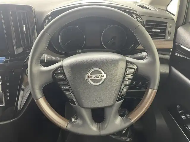 日産 エルグランド 250HWS S アーバンクロム 埼玉県 2020(令2)年 5.4万km 黒 サンルーフ　純正１０型ナビ　フルセグＴＶ　Ｂｌｕｅｔｏｏｔｈ　Ｂｌｕ－ｒａｙ　純正１１型後席モニター　両側電動　全方位　オットマン　ブラウンハーフレザーシート　電動リアゲート　ドラレコ　ＢＳＭ