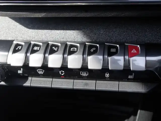 プジョー ５００８ GT ブルーHDi 香川県 2021(令3)年 3.3万km 白Ⅱ 衝突軽減/レーンアシスト/BSM/純正ナビ/地デジ/BT/カープレイ/バックカメラ/ハーフレザーシート/シートヒーター/パワーバックドア/F/Rコーナーセンサー/ACC/サンルーフ/ワイヤレス充電/ETC