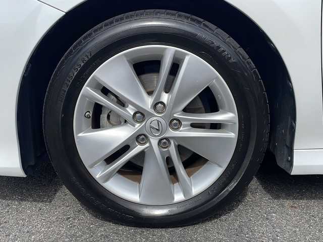 トヨタ カムリ X 愛知県 2017(平29)年 6.5万km プラチナホワイトパールマイカ /純正ナビ//フルセグTV・Bluetooth・CD・DVD//プッシュスタート//ビルトインETC//電格ミラー//プリクラッシュセーフティ//純正ドアバイザー//純正フロアマット//車両接近通報装置//ドライブレコーダー//LEDヘッドライト//オートライト・オートハイビーム