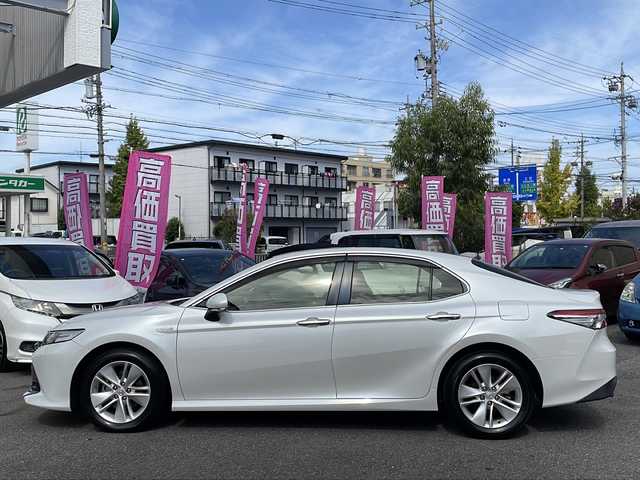 トヨタ カムリ X 愛知県 2017(平29)年 6.5万km プラチナホワイトパールマイカ /純正ナビ//フルセグTV・Bluetooth・CD・DVD//プッシュスタート//ビルトインETC//電格ミラー//プリクラッシュセーフティ//純正ドアバイザー//純正フロアマット//車両接近通報装置//ドライブレコーダー//LEDヘッドライト//オートライト・オートハイビーム