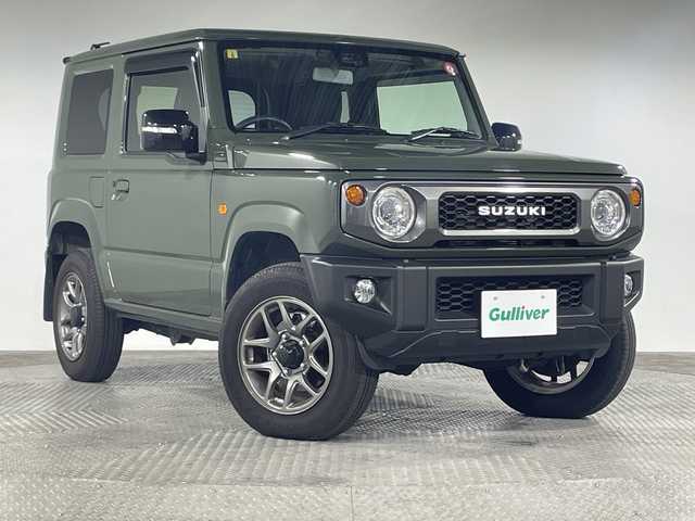 スズキ ジムニー XC 神奈川県 2023(令5)年 1.9万km ジャングルグリーン 4WD/ターボ/純正8型メモリーナビゲーション【CN-FZ886】/フルセグ　Bluetooth　USB　SD/セーフティサポート/デュアルセンサーブレーキサポート/誤発進抑制機能/車線逸脱警報機能/ふらつき警報機能/先行車発進お知らせ機能/標識認識機能/ハイビームアシスト/クルーズコントロール/アイドリングストップ/革巻きステアリング/ステアリングスイッチ/前席シートヒーター/ナビ連動ETC2.0/ダウンヒルアシストコントロール/プッシュスタート/スマートキー/フロントグリル【ディーラーオプション】/LEDヘッドライト/オートライト/ヘッドライトウォッシャー/純正16インチアルミホイール/電格ウインカーミラー/背面タイヤ