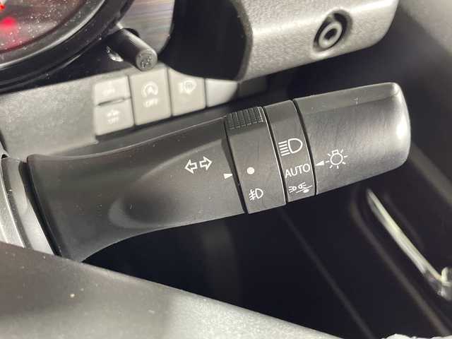 スズキ ジムニー XC 神奈川県 2023(令5)年 1.9万km ジャングルグリーン 4WD/ターボ/純正8型メモリーナビゲーション【CN-FZ886】/フルセグ　Bluetooth　USB　SD/セーフティサポート/デュアルセンサーブレーキサポート/誤発進抑制機能/車線逸脱警報機能/ふらつき警報機能/先行車発進お知らせ機能/標識認識機能/ハイビームアシスト/クルーズコントロール/アイドリングストップ/革巻きステアリング/ステアリングスイッチ/前席シートヒーター/ナビ連動ETC2.0/ダウンヒルアシストコントロール/プッシュスタート/スマートキー/フロントグリル【ディーラーオプション】/LEDヘッドライト/オートライト/ヘッドライトウォッシャー/純正16インチアルミホイール/電格ウインカーミラー/背面タイヤ