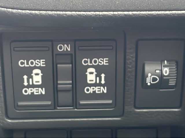 ホンダ ステップワゴン eHEV エアー EX 三重県 2025(令7)年 0.1千km クリスタルブラックパール 登録済未使用車/純正11.4型ナビ /バックカメラ /BSM /両側パワースライドドア/パワーバックドア /前席シートヒーター /USB・タイプC給電/前後コーナーセンサー /レーダークルーズコントロール /レーンキープアシスト/衝突軽減ブレーキ/革巻きステアリング/ステアリングスイッチ/LEDヘッドライト/オートハイビーム/オートライト/オットマン /スペアキー /ウォークスルー/LEDヘッドライト/電動格納ミラー/禁煙車