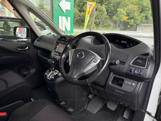 日産 セレナ ハイウェイスター 大阪府 2011(平23)年 3.9万km ブリリアントホワイトパール /禁煙車//ワンオーナー//ディーラー純正HDDナビ/HS310-W//Bluetooth/CD/DVD/AUX//ワンセグテレビ//バックカメラ//クルコン//両側パワースライドドア//純正フロアマット//純正16インチアルミホイール//サンシェード//ドアバイザー//ETC