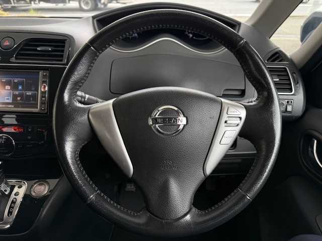 日産 セレナ ハイウェイスター 大阪府 2011(平23)年 3.9万km ブリリアントホワイトパール /禁煙車//ワンオーナー//ディーラー純正HDDナビ/HS310-W//Bluetooth/CD/DVD/AUX//ワンセグテレビ//バックカメラ//クルコン//両側パワースライドドア//純正フロアマット//純正16インチアルミホイール//サンシェード//ドアバイザー//ETC