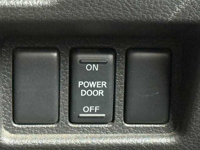 日産 セレナ ハイウェイスター 大阪府 2011(平23)年 3.9万km ブリリアントホワイトパール /禁煙車//ワンオーナー//ディーラー純正HDDナビ/HS310-W//Bluetooth/CD/DVD/AUX//ワンセグテレビ//バックカメラ//クルコン//両側パワースライドドア//純正フロアマット//純正16インチアルミホイール//サンシェード//ドアバイザー//ETC