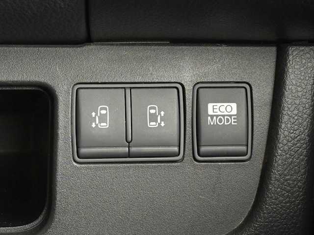 日産 セレナ ハイウェイスター 大阪府 2011(平23)年 3.9万km ブリリアントホワイトパール /禁煙車//ワンオーナー//ディーラー純正HDDナビ/HS310-W//Bluetooth/CD/DVD/AUX//ワンセグテレビ//バックカメラ//クルコン//両側パワースライドドア//純正フロアマット//純正16インチアルミホイール//サンシェード//ドアバイザー//ETC