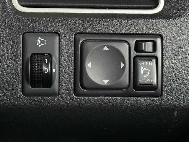 日産 セレナ ハイウェイスター 大阪府 2011(平23)年 3.9万km ブリリアントホワイトパール /禁煙車//ワンオーナー//ディーラー純正HDDナビ/HS310-W//Bluetooth/CD/DVD/AUX//ワンセグテレビ//バックカメラ//クルコン//両側パワースライドドア//純正フロアマット//純正16インチアルミホイール//サンシェード//ドアバイザー//ETC