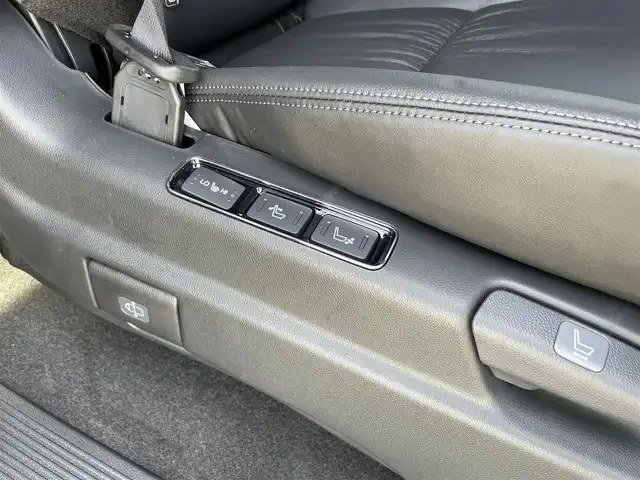 ホンダ オデッセイ ハイブリッド e:HEVアブソルート EXブラックED 佐賀県 2025(令7)年 0.7万km プラチナホワイトパール 黒革シート/両側パワースライドドア/パワーテールゲート/電子パーキングブレーキ/・BRAKE HOLD機能/置くだけ充電/後席エアコン/DN席＋2列目パワーシート/シートヒーター/2列目電動オットマン/キャプテンシート/ISOFIX対応/パドルシフト/革巻きステアリング/ステアリングリモコン/純正18インチアルミホイール/純正LEDヘッドライト/・オートマチックハイビーム/純正LEDフォグランプ/新車保証書/取扱説明書/スペアキー１本/ホンダセンシング/・アダプティブクルーズコントロール/・路外逸脱抑制機能/・ブラインドスポットインフォメーション/・踏み間違い衝突軽減システム/・衝突被害軽減ブレーキ/・パーキングセンサーシステム/・標識認識機能