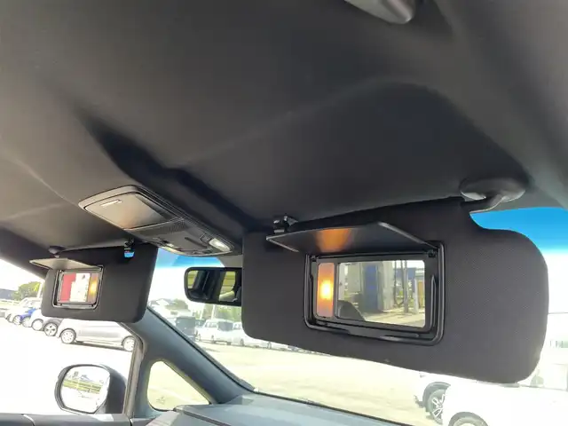 ホンダ オデッセイ ハイブリッド e:HEVアブソルート EXブラックED 佐賀県 2025(令7)年 0.7万km プラチナホワイトパール 黒革シート/両側パワースライドドア/パワーテールゲート/電子パーキングブレーキ/・BRAKE HOLD機能/置くだけ充電/後席エアコン/DN席＋2列目パワーシート/シートヒーター/2列目電動オットマン/キャプテンシート/ISOFIX対応/パドルシフト/革巻きステアリング/ステアリングリモコン/純正18インチアルミホイール/純正LEDヘッドライト/・オートマチックハイビーム/純正LEDフォグランプ/新車保証書/取扱説明書/スペアキー１本/ホンダセンシング/・アダプティブクルーズコントロール/・路外逸脱抑制機能/・ブラインドスポットインフォメーション/・踏み間違い衝突軽減システム/・衝突被害軽減ブレーキ/・パーキングセンサーシステム/・標識認識機能