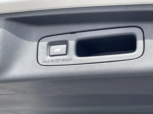 ホンダ オデッセイ ハイブリッド e:HEVアブソルート EXブラックED 佐賀県 2025(令7)年 0.7万km プラチナホワイトパール 黒革シート/両側パワースライドドア/パワーテールゲート/電子パーキングブレーキ/・BRAKE HOLD機能/置くだけ充電/後席エアコン/DN席＋2列目パワーシート/シートヒーター/2列目電動オットマン/キャプテンシート/ISOFIX対応/パドルシフト/革巻きステアリング/ステアリングリモコン/純正18インチアルミホイール/純正LEDヘッドライト/・オートマチックハイビーム/純正LEDフォグランプ/新車保証書/取扱説明書/スペアキー１本/ホンダセンシング/・アダプティブクルーズコントロール/・路外逸脱抑制機能/・ブラインドスポットインフォメーション/・踏み間違い衝突軽減システム/・衝突被害軽減ブレーキ/・パーキングセンサーシステム/・標識認識機能