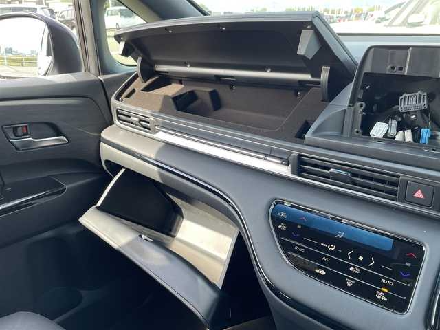 ホンダ オデッセイ ハイブリッド e:HEVアブソルート EXブラックED 熊本県 2025(令7)年 0.7万km プラチナホワイトパール 黒革シート/両側パワースライドドア/パワーテールゲート/電子パーキングブレーキ/・BRAKE HOLD機能/置くだけ充電/後席エアコン/DN席＋2列目パワーシート/シートヒーター/2列目電動オットマン/キャプテンシート/ISOFIX対応/パドルシフト/革巻きステアリング/ステアリングリモコン/純正18インチアルミホイール/純正LEDヘッドライト/・オートマチックハイビーム/純正LEDフォグランプ/新車保証書/取扱説明書/スペアキー１本/ホンダセンシング/・アダプティブクルーズコントロール/・路外逸脱抑制機能/・ブラインドスポットインフォメーション/・踏み間違い衝突軽減システム/・衝突被害軽減ブレーキ/・パーキングセンサーシステム/・標識認識機能