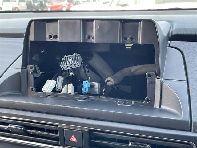 ホンダ オデッセイ ハイブリッド e:HEVアブソルート EXブラックED 熊本県 2025(令7)年 0.7万km プラチナホワイトパール 黒革シート/両側パワースライドドア/パワーテールゲート/電子パーキングブレーキ/・BRAKE HOLD機能/置くだけ充電/後席エアコン/DN席＋2列目パワーシート/シートヒーター/2列目電動オットマン/キャプテンシート/ISOFIX対応/パドルシフト/革巻きステアリング/ステアリングリモコン/純正18インチアルミホイール/純正LEDヘッドライト/・オートマチックハイビーム/純正LEDフォグランプ/新車保証書/取扱説明書/スペアキー１本/ホンダセンシング/・アダプティブクルーズコントロール/・路外逸脱抑制機能/・ブラインドスポットインフォメーション/・踏み間違い衝突軽減システム/・衝突被害軽減ブレーキ/・パーキングセンサーシステム/・標識認識機能