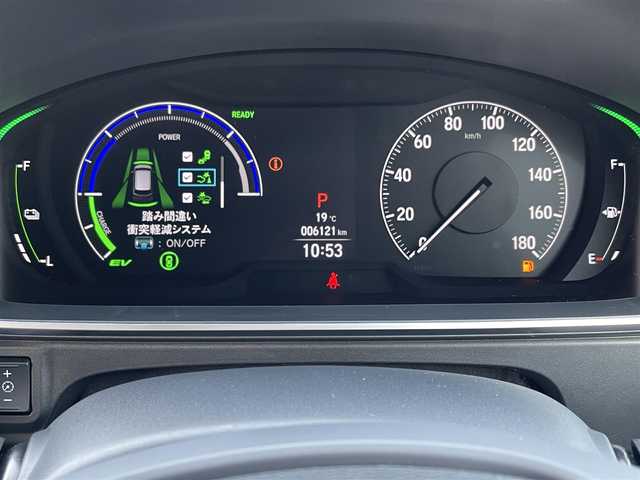 ホンダ オデッセイ ハイブリッド e:HEVアブソルート EXブラックED 熊本県 2025(令7)年 0.7万km プラチナホワイトパール 黒革シート/両側パワースライドドア/パワーテールゲート/電子パーキングブレーキ/・BRAKE HOLD機能/置くだけ充電/後席エアコン/DN席＋2列目パワーシート/シートヒーター/2列目電動オットマン/キャプテンシート/ISOFIX対応/パドルシフト/革巻きステアリング/ステアリングリモコン/純正18インチアルミホイール/純正LEDヘッドライト/・オートマチックハイビーム/純正LEDフォグランプ/新車保証書/取扱説明書/スペアキー１本/ホンダセンシング/・アダプティブクルーズコントロール/・路外逸脱抑制機能/・ブラインドスポットインフォメーション/・踏み間違い衝突軽減システム/・衝突被害軽減ブレーキ/・パーキングセンサーシステム/・標識認識機能