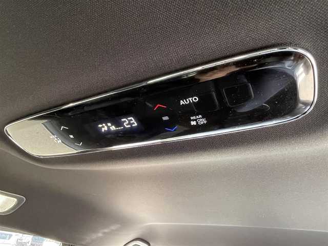 ホンダ オデッセイ ハイブリッド e:HEVアブソルート EXブラックED 熊本県 2025(令7)年 0.7万km プラチナホワイトパール 黒革シート/両側パワースライドドア/パワーテールゲート/電子パーキングブレーキ/・BRAKE HOLD機能/置くだけ充電/後席エアコン/DN席＋2列目パワーシート/シートヒーター/2列目電動オットマン/キャプテンシート/ISOFIX対応/パドルシフト/革巻きステアリング/ステアリングリモコン/純正18インチアルミホイール/純正LEDヘッドライト/・オートマチックハイビーム/純正LEDフォグランプ/新車保証書/取扱説明書/スペアキー１本/ホンダセンシング/・アダプティブクルーズコントロール/・路外逸脱抑制機能/・ブラインドスポットインフォメーション/・踏み間違い衝突軽減システム/・衝突被害軽減ブレーキ/・パーキングセンサーシステム/・標識認識機能